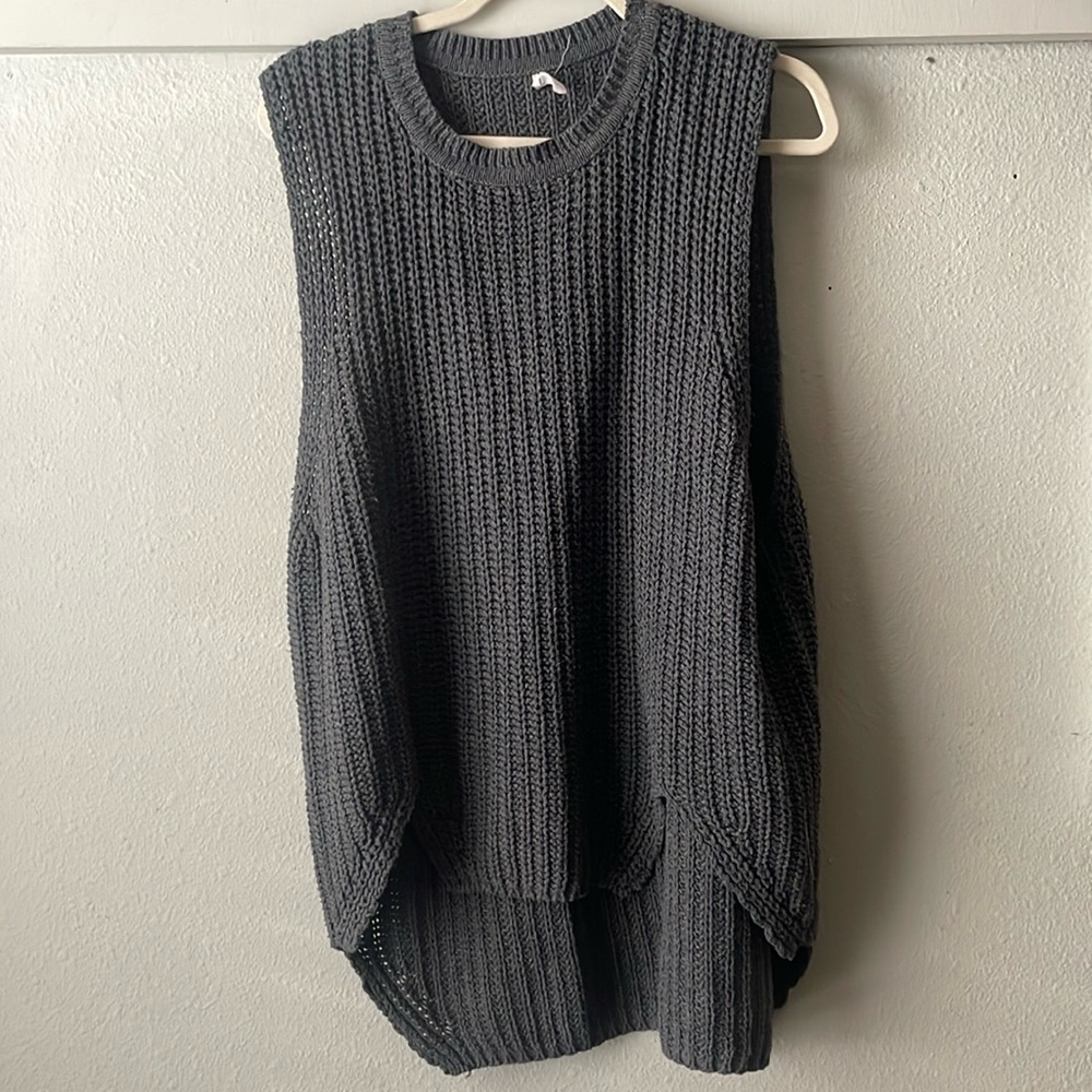 Cozy gray cable Knit Sleeveless Sweater by POL